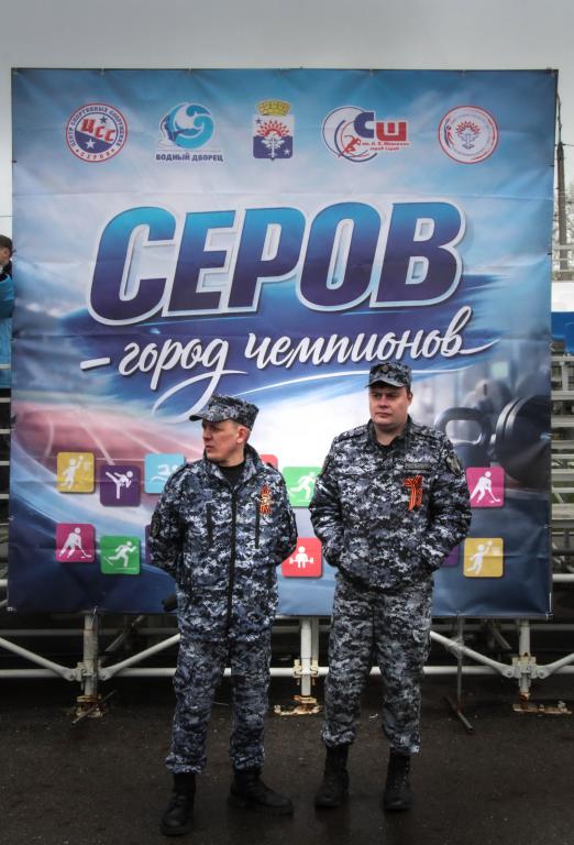 За порядком на стадионе следили сотрудники полиции и Росгвардии. Фото: Константин Бобылев, "Глобус"