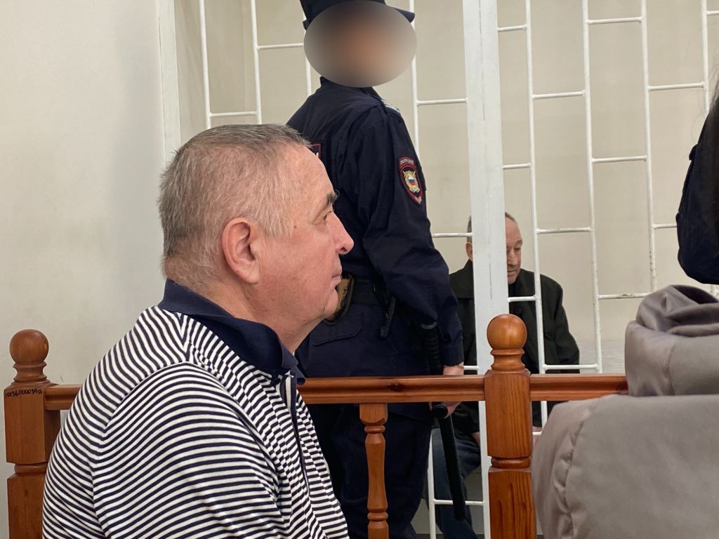 В зале суда Александр Степаненков (на переднем плане) извинился перед родными погибшего. Фото: Анна Куприянова, "Глобус"