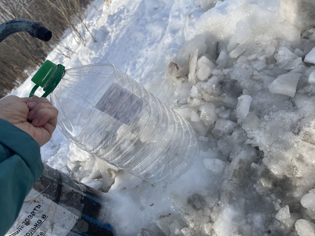 "Вертикаль" предлагает пить только кипяченую воду. А вот как набрать водицу - не понятно. Фото: Анна Куприянова, "Глобус"