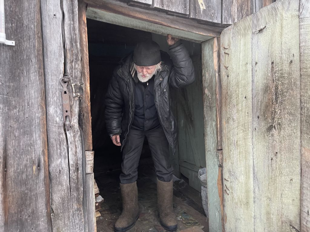 Борис Шуплецов говорит, что ему 64 года. Фото: Анна Куприянова, "Глобус"