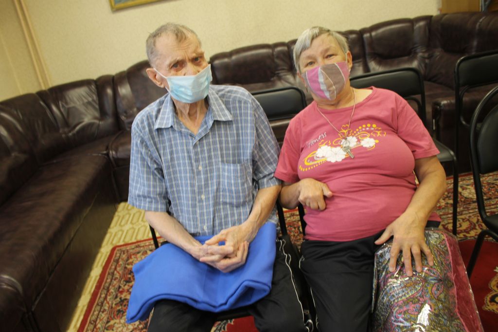 Геннадий Козлов и Светлана Панева встретили в доме престарелых, а в 2014 году поженились. Фото: Мария Чекарова, "Глобус"