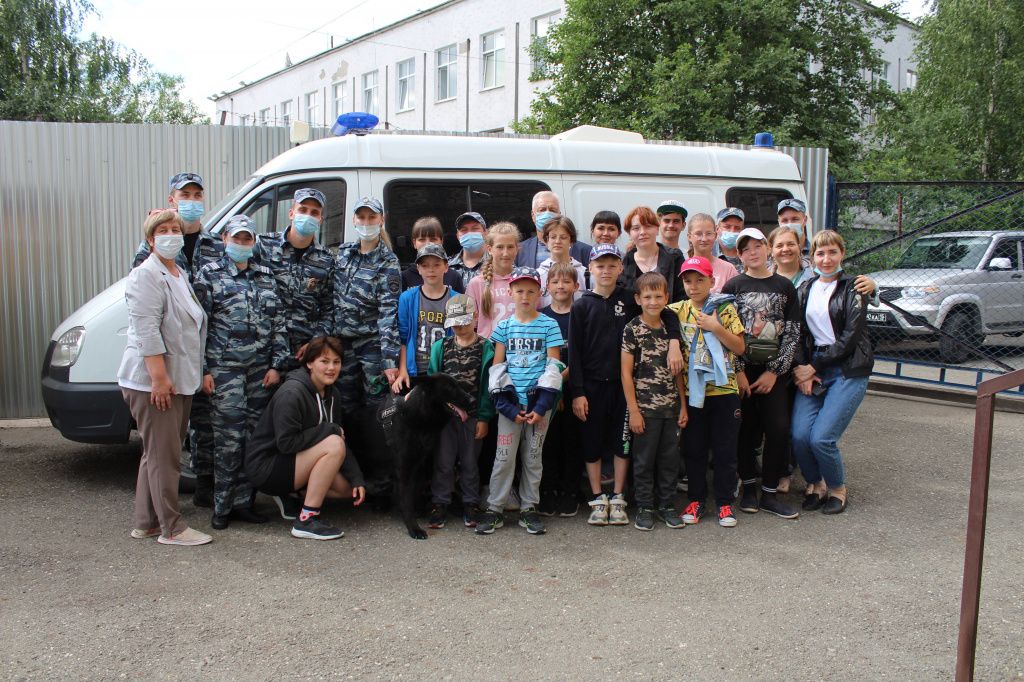 Участники встречи. Фото: полиция Серова