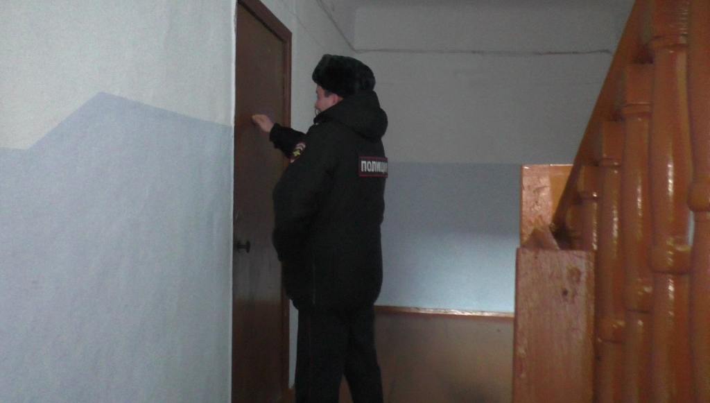 Откройте, полиция! Фото: Снежана Николаева, полиция Серова