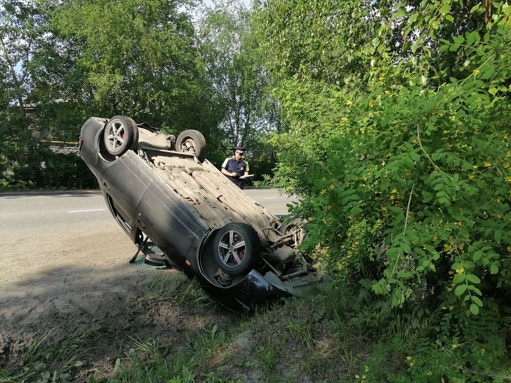 В результате ДТП в Серове перевернулась «Приора». Пострадал непристегнутый  пассажир | Происшествия | СеровГлобус.ру