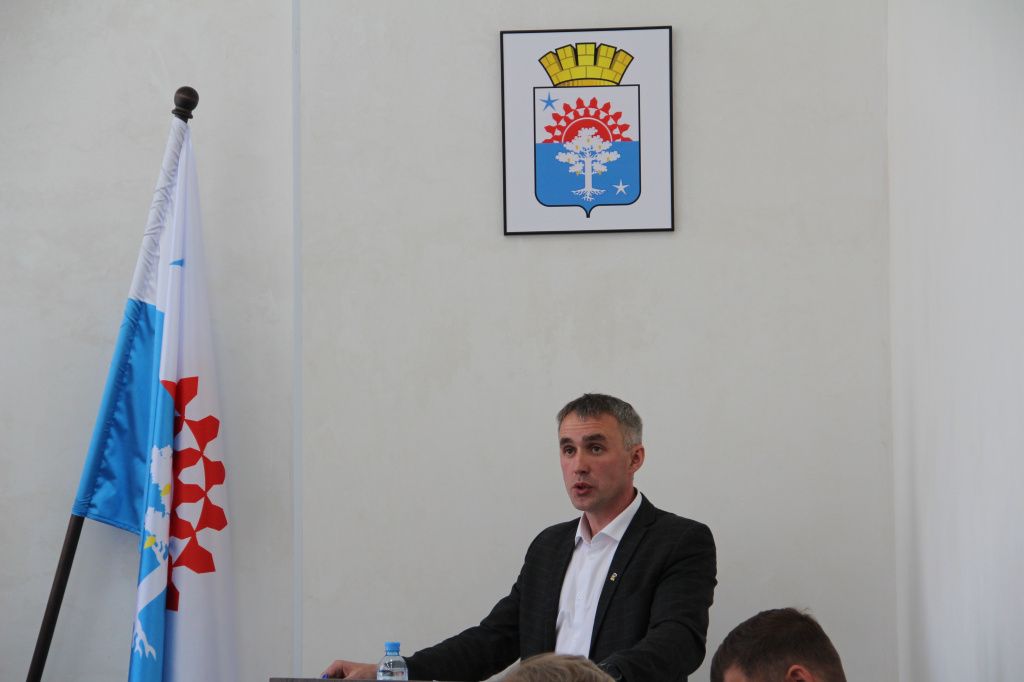 Программу развития округа представил Сергей Семакин. Фото: Анна Куприянова, "Глобус" Свою программу развития округа представил Сергей Семакин. Фото: Анна Куприянова, "Глобус"