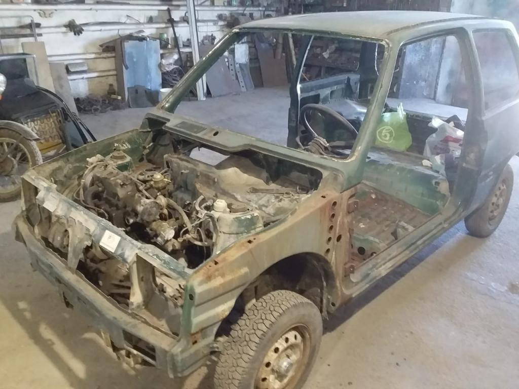 В ноябре 2021 года у умельца появился автомобиль "Ока". Он и послужил основой для будущего автомобиля. Фото: Александр Кузнецов В ноябре 2021 году у умельца появился автомобиль "Ока". Он и послужил основой для будущего автомобиля. Фото: Александр Кузнецов