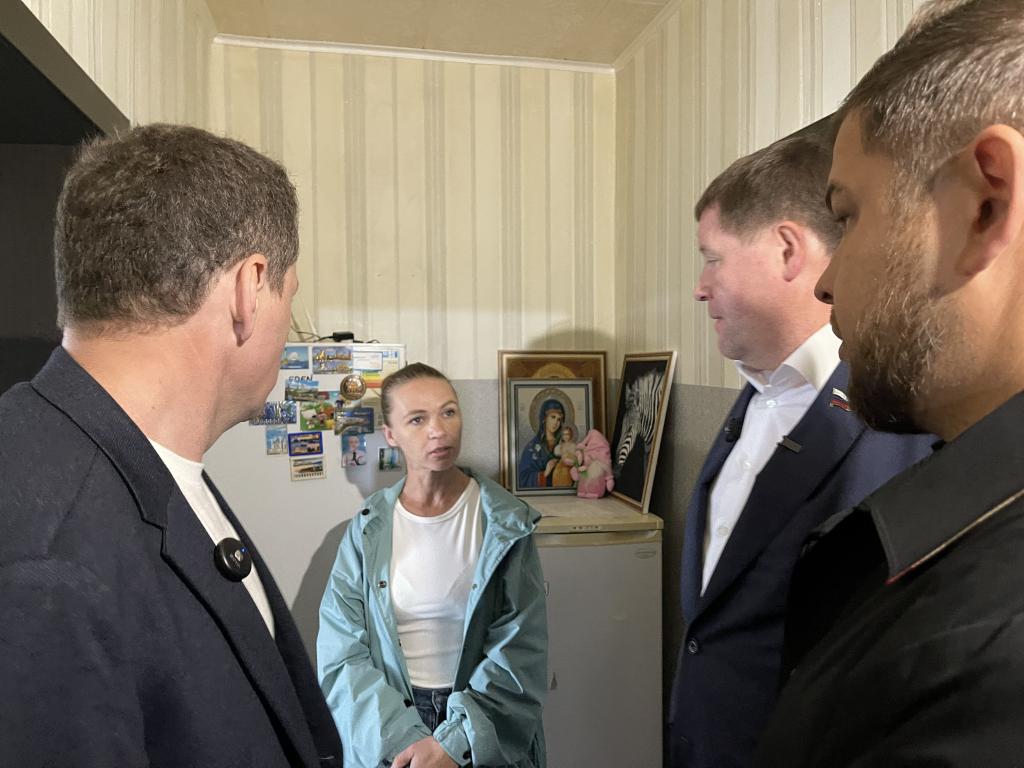 Елена Салманова отметила, что наотрез отказывается переезжать в дом №40 по улице 4-й Пятилетки. Фото: Анна Куприянова, "Глобус" Елена Салманова отметила, что наотрез отказывается переезжать в дом №40 по улице 4-й Пятилетки. Фото: Анна Куприянова, "Глобус"