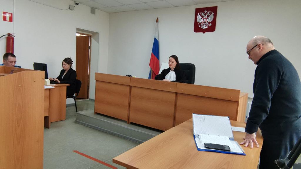 Адвокат поддержал ходатайство обвиняемого удалить СМИ из зала и закрыть заседание. Фото: Константин Бобылев, "Глобус"