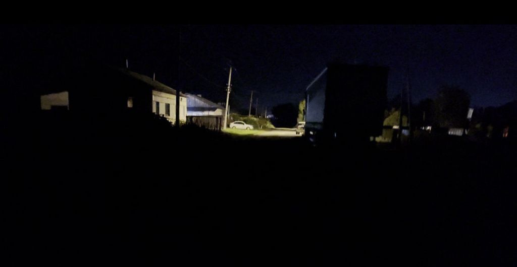 Люди просят установить "хотя бы один фонарь". Фото: Анна Куприянова, "Глобус"