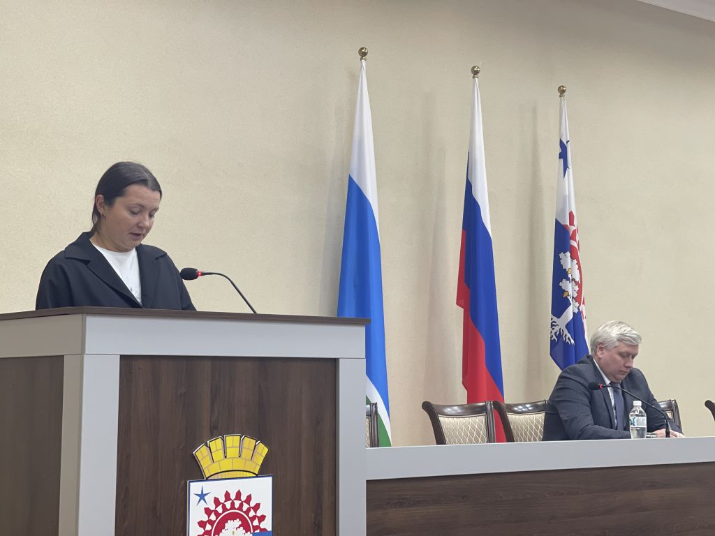 Начальник управления образования Анастасия Рагозина перечислила основные расходы, направленные на образование. Фото: Анна Куприянова, "Глобус"