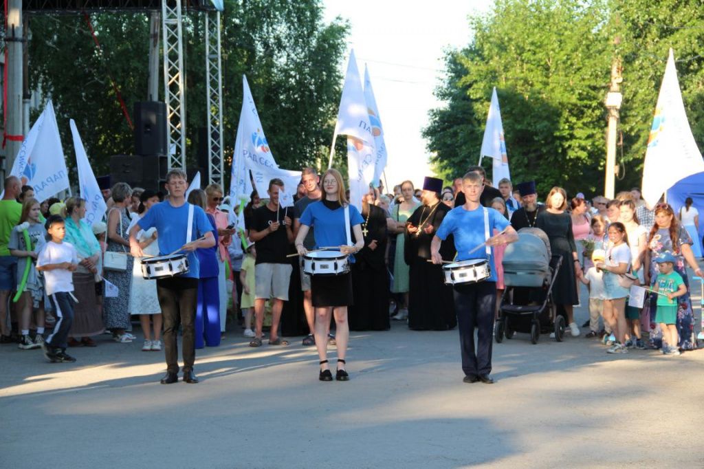 В параде приняли участие более 100 человек. Фото: Анна Куприянова, "Глобус"