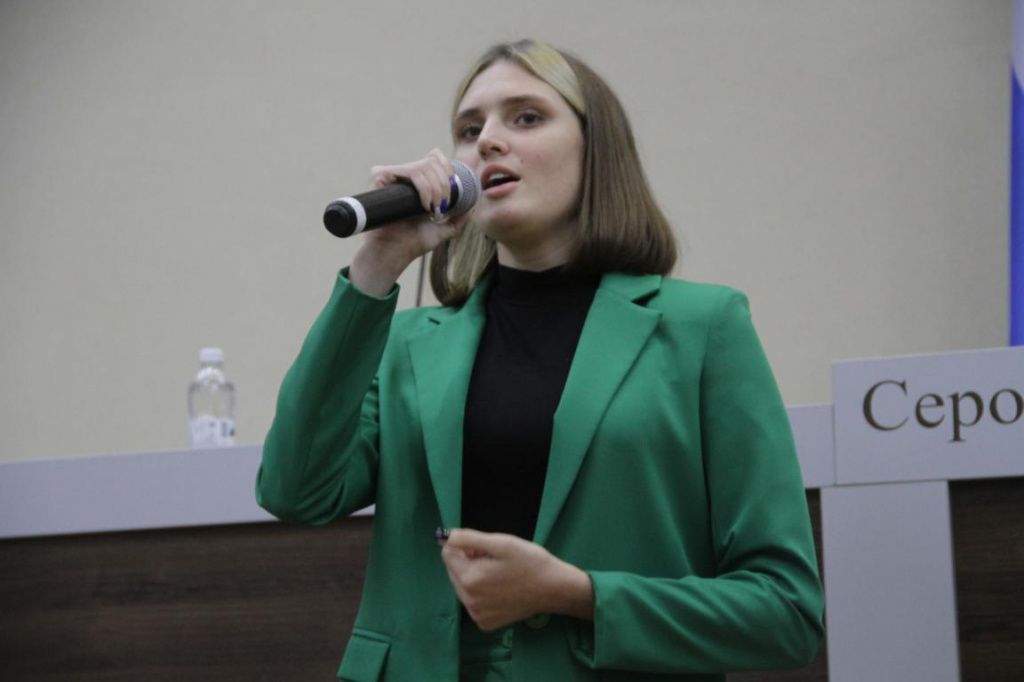 От лица стипендиатов выступила Полина Фарафонова, ученица школы №14. Фото: Константин Бобылев, "Глобус"