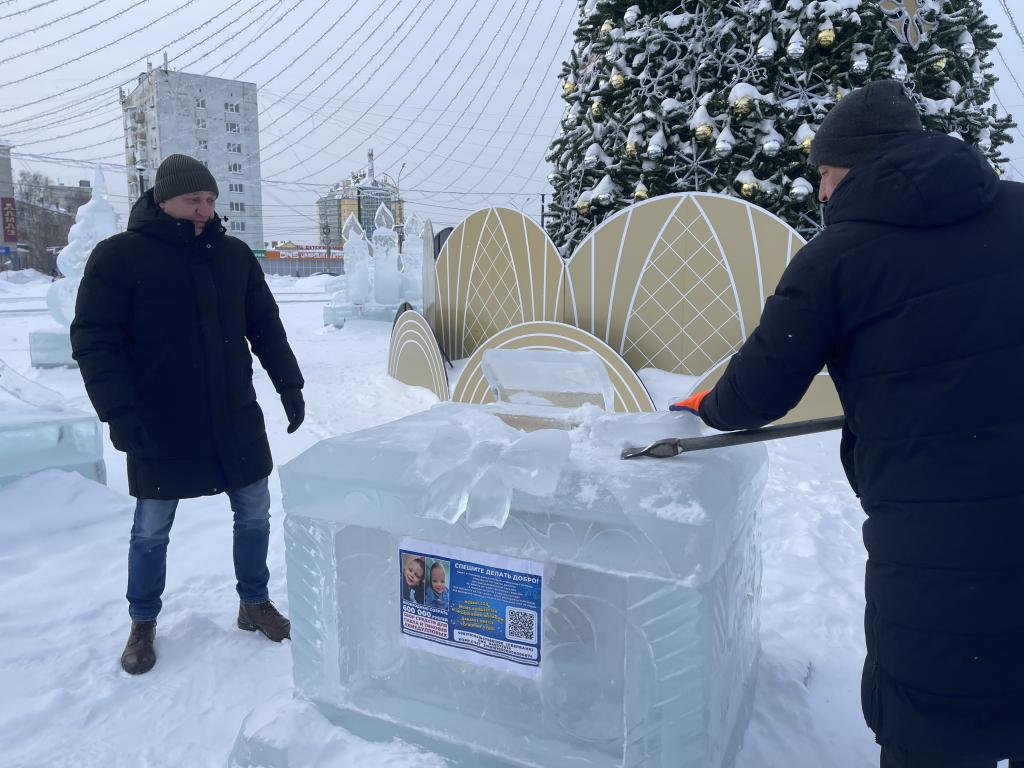 Ларец вскрыли при помощи ломика. Фото: Анна Куприянова, "Глобус"
