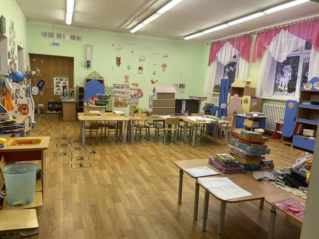 По мнению специалистов, из одной группы - спальни и игровой комнаты, можно сделать два школьных кабинета. Фото: Анна Куприянова, "Глобус"