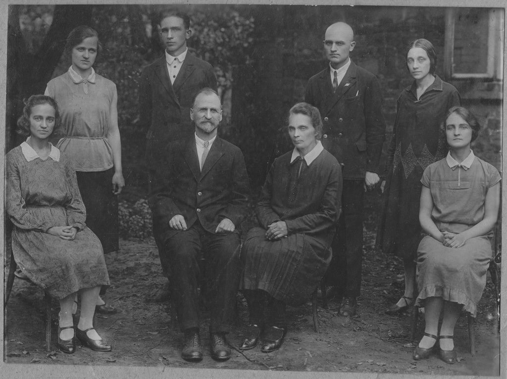 Семья Панёвых. Фото из семейного архива Елены Лещенко