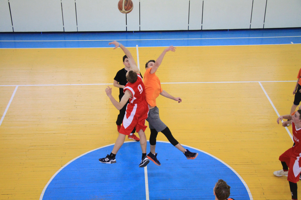 Баскетбол среди школ. Баскетбол Карпинск. ДЮСШ город Серов баскетбол. Серов баскетбол 2008. Фото Серов баскетбол 2008 год.