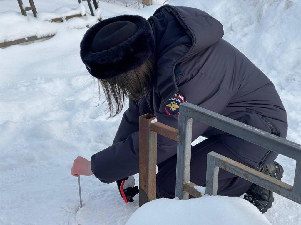На пешеходных дорожках высота снега была от 12 до 15 сантиметров. Фото: Анна Куприянова, "Глобус"