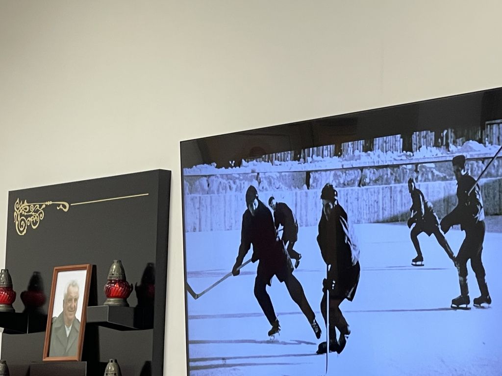 В клипе собрали фотографии из жизни Рудольфа Жуйкова. Фото: Анна Куприянова, "Глобус"