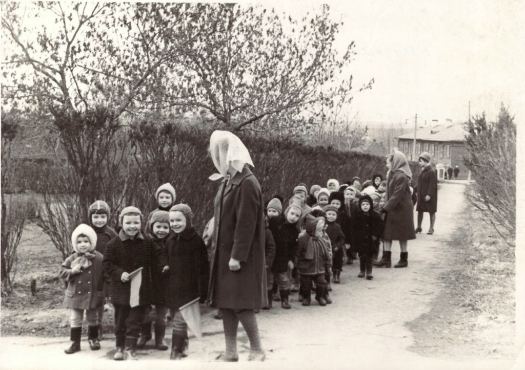 У данной фотографии нет даты снимка. Нет сведений - из какого детского сада малыши. Фото из фондов Серовского исторического музея