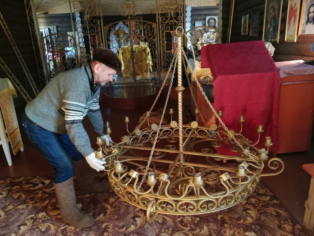 Паникадило также изготовлено серовскими кузнецами. Фото: Марина Вайвалова