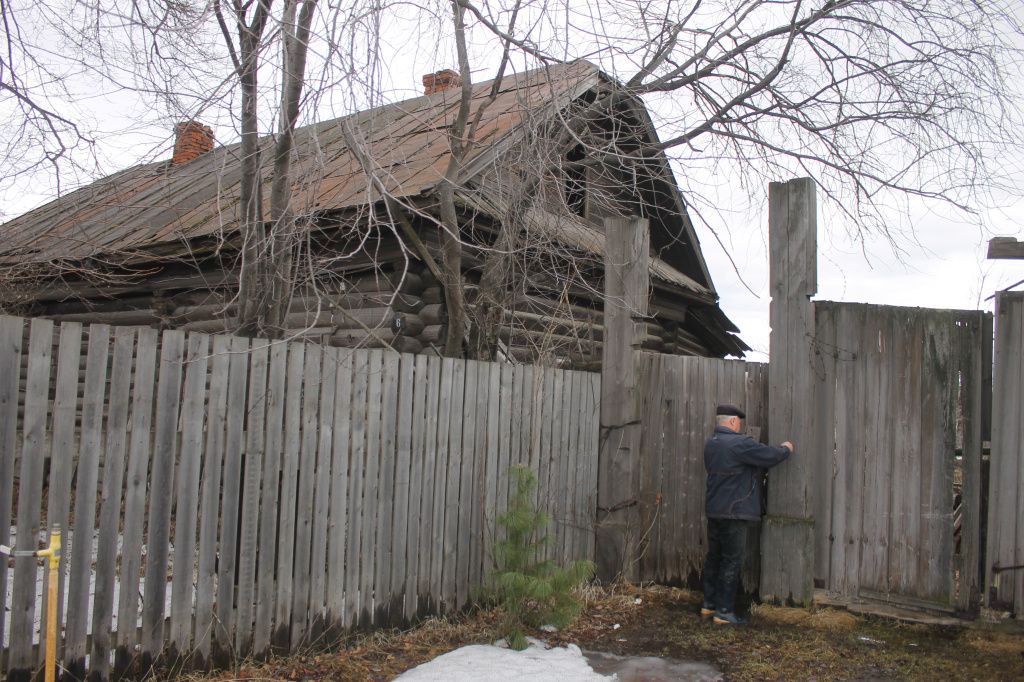 Деревянный дом Михаила Торопова находится в микрорайоне Медянкино. Фото: Мария Чекарова, "Глобус"