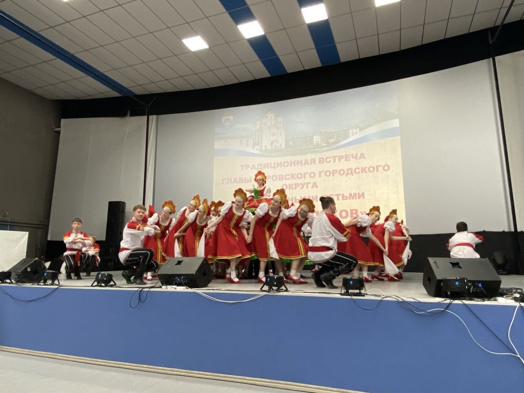 Торжественное мероприятие открыл танцевальный коллектив ДКЖ. Фото: Анна Куприянова, "Глобус"