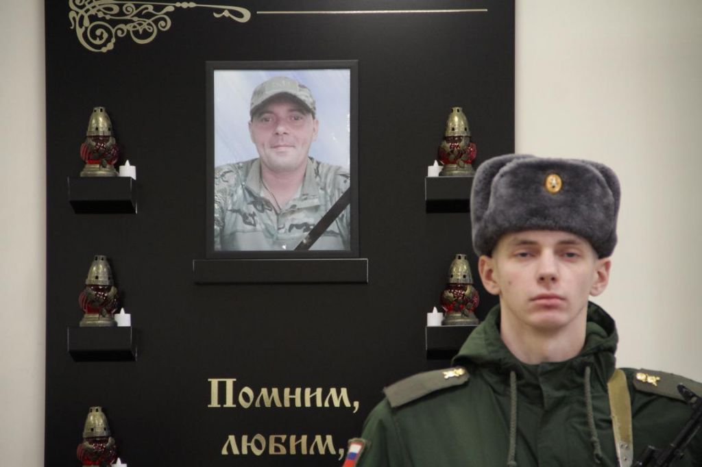 Андрей Малявин добровольно заключил контракт с Министерством обороны. Фото: Константин Бобылев, "Глобус" Андрей Малявин добровольно заключил контракт с Министерством обороны. Фото: Константин Бобылев, "Глобус"
