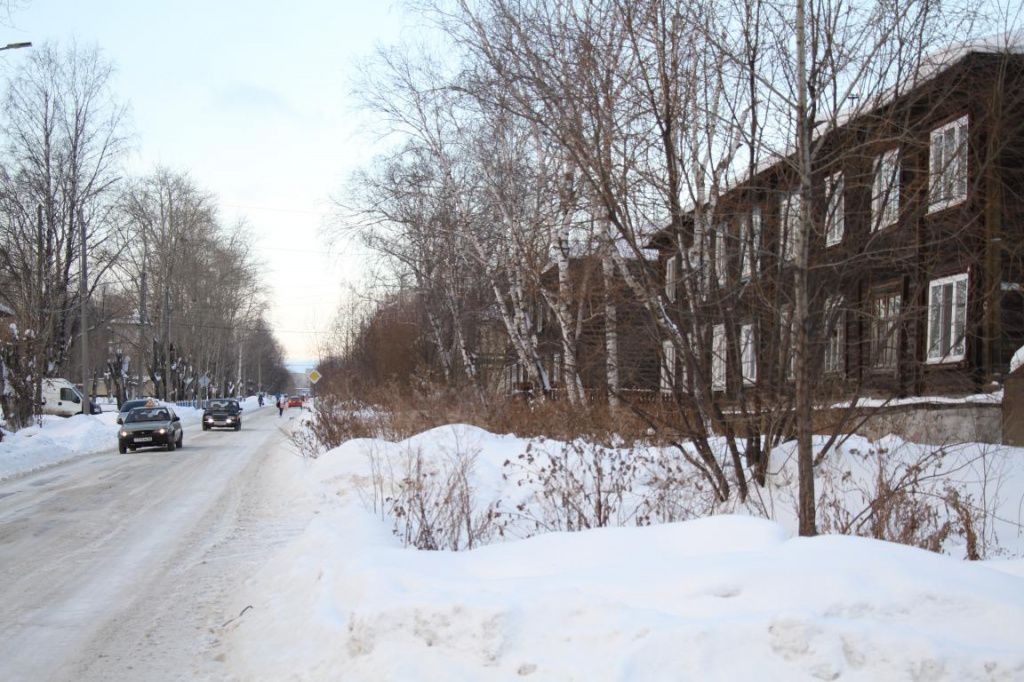 Движение на улице Розы Люксембург достаточно активное. Фото: Константин Бобылев, "Глобус"