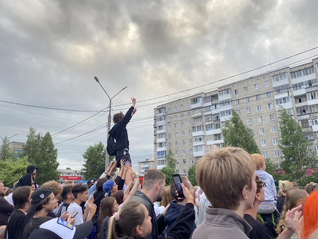 Смельчаки вставали на плечи друг к другу. Фото: Анна Куприянова, "Глобус"