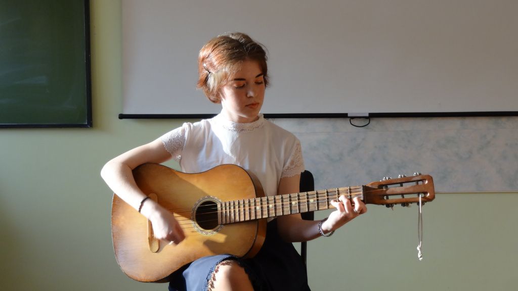 Елизавета Никитина на концерте в Северном педагогическом колледже. Фото предоставлено Мариной Демчук