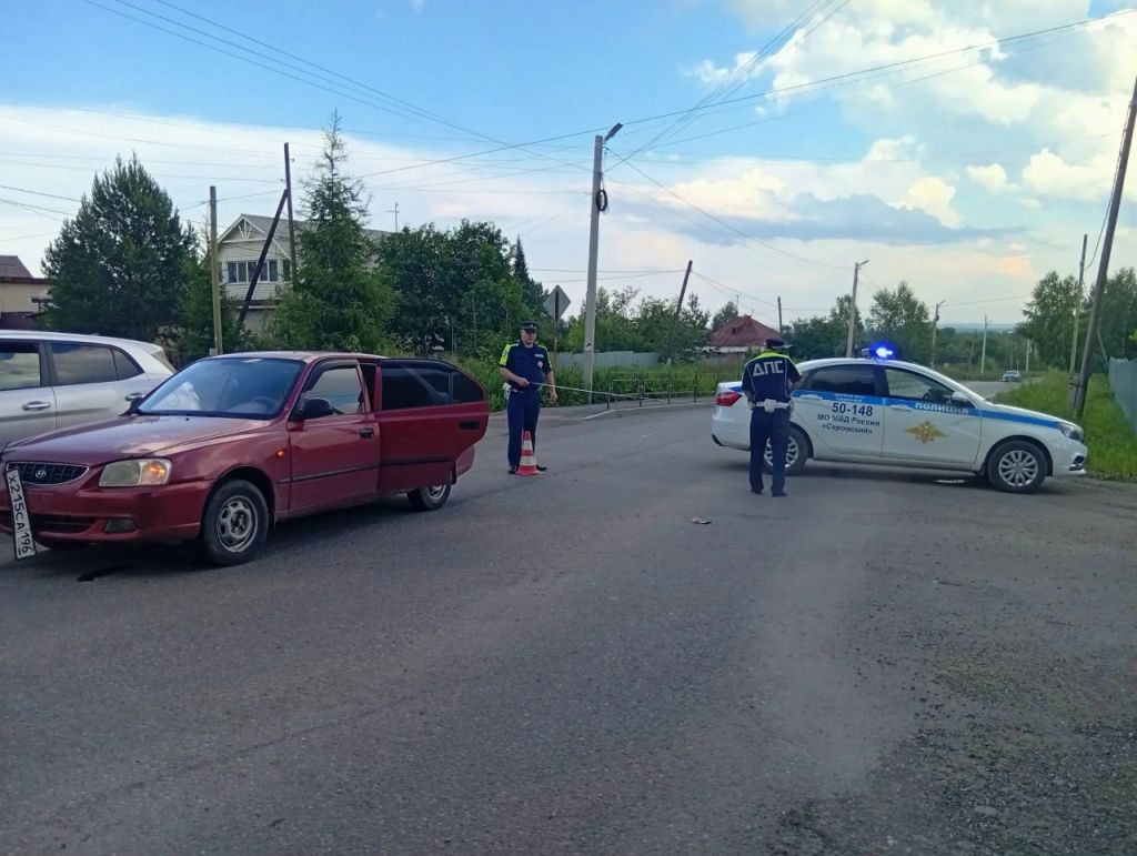 Как рассказал водитель, ребенок неожиданно выехал на дорогу перед ним. Фото: Госавтоинспекция Серова