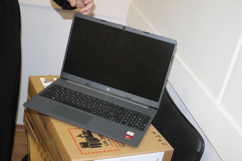 Серовская епархия приобрела шесть ноутбуков. Фото: Мария Чекарова, "Глобус"