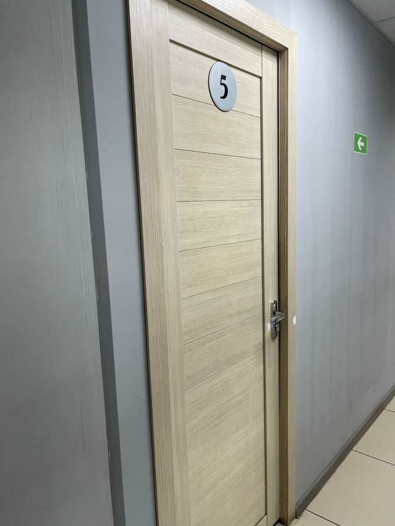 В "Деловом центре" рассказали, что управляющая компания "Градмаш" съехала. Куда - никто не знает. Фото: Анна Куприянова, "Глобус"