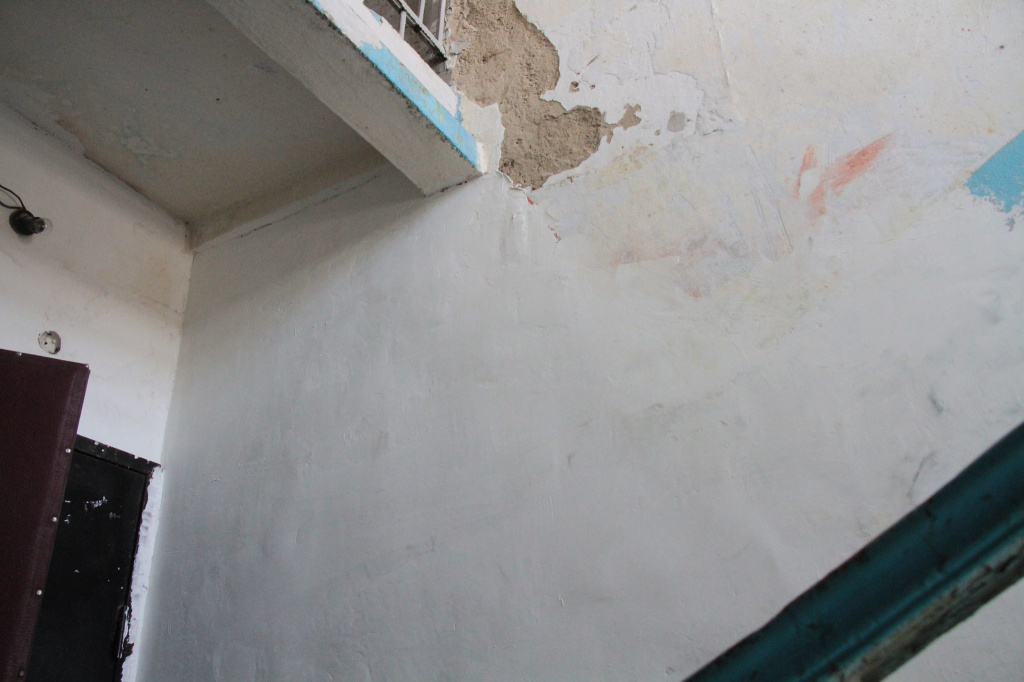 Часть стен уже оштукатурена и выровнена. Фот: Константин Бобылев, "Глобус"