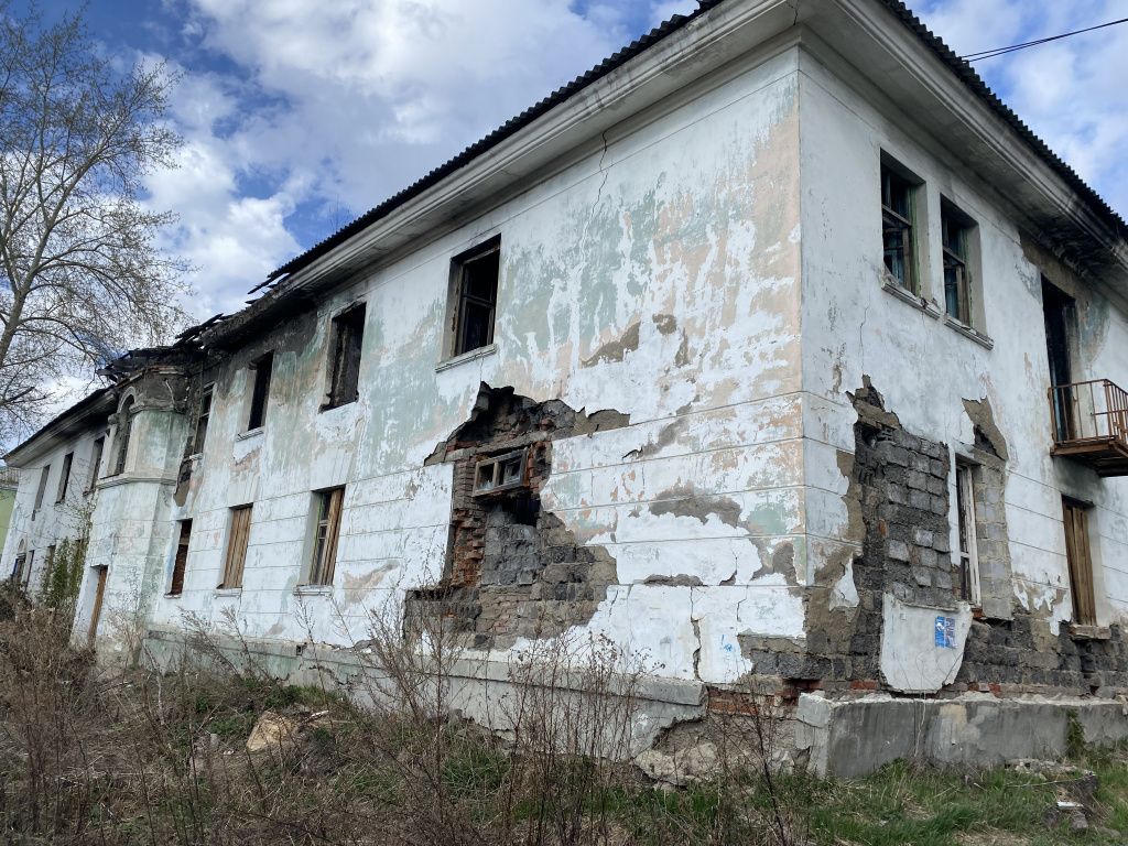 Заброшенные здания в поселке Энергетиков пока не снесут | Новости |  СеровГлобус.ру