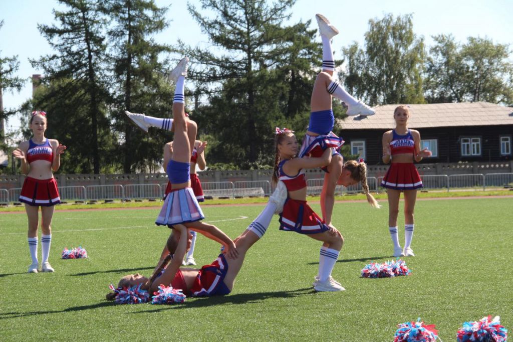 Спортсменки показали ряд сложных поддержек. Фото: Анна Куприянова, "Глобус"