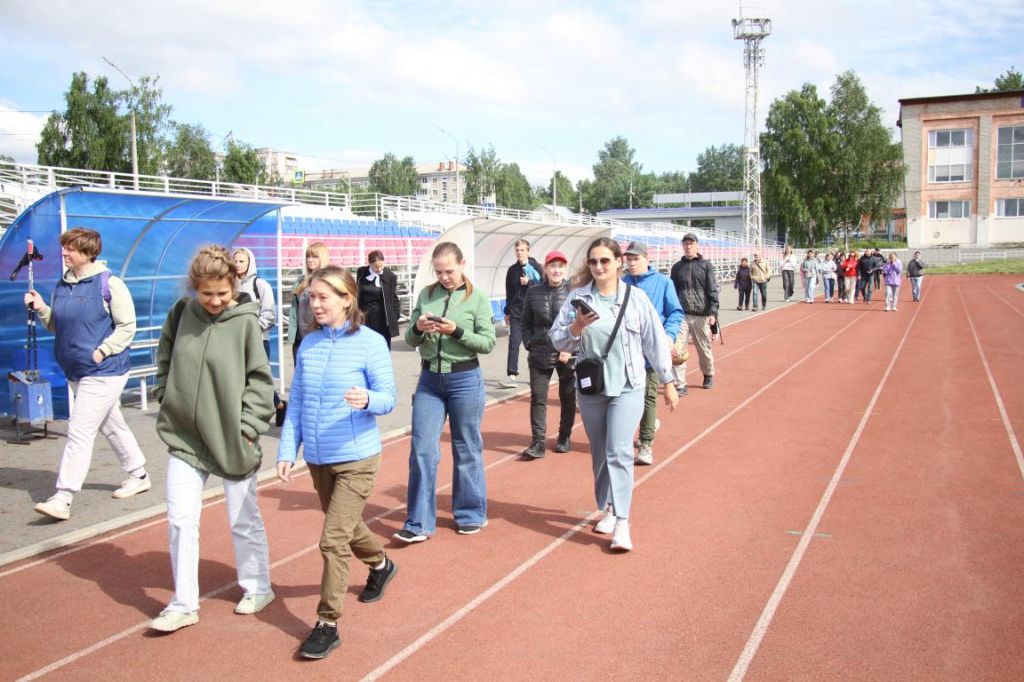 Прогулка началась с разминочного круга по стадиону. Фото: Константин Бобылев, "Глобус"