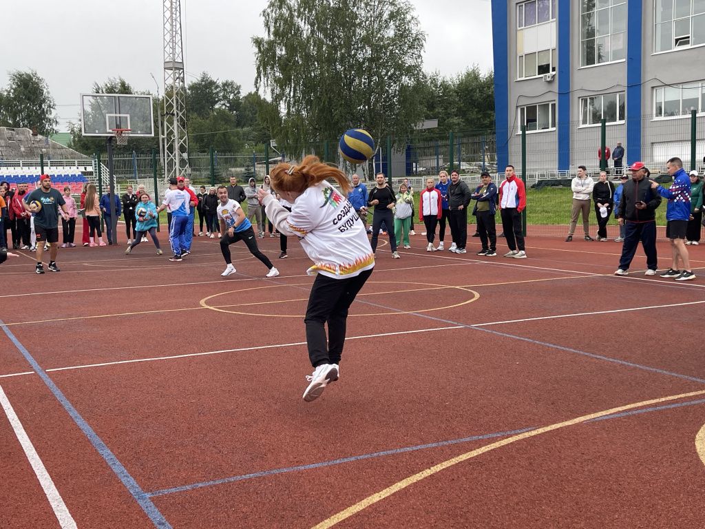 Цель игры - выбить противника и самому увернуться от мяча. Фото: Анна Куприянова, "Глобус"