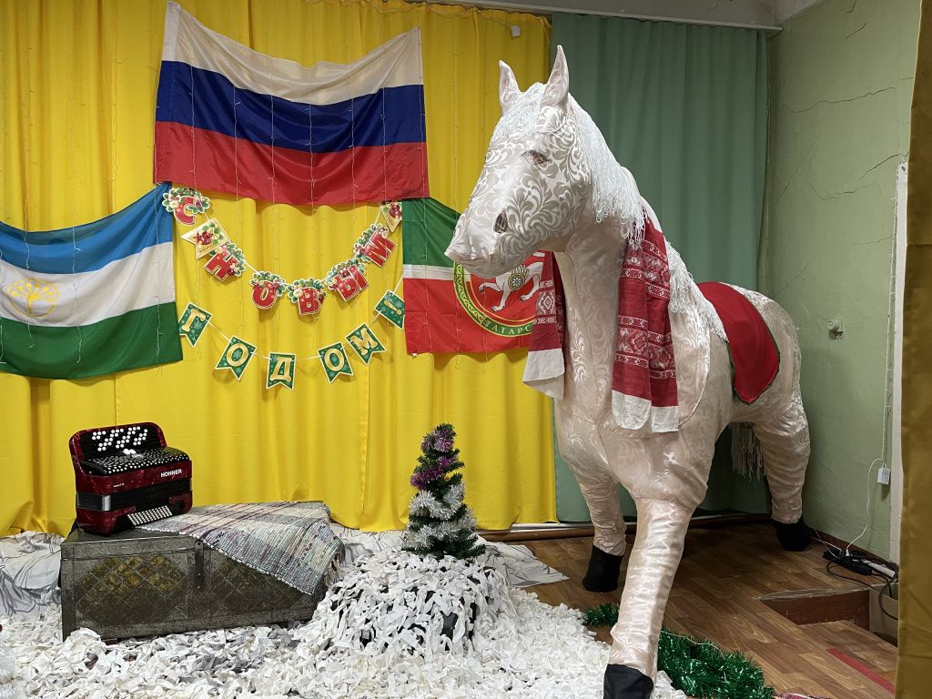 В центре "Чулпан" установили символ наступающего года. Фото: Анна Куприянова, "Глобус"