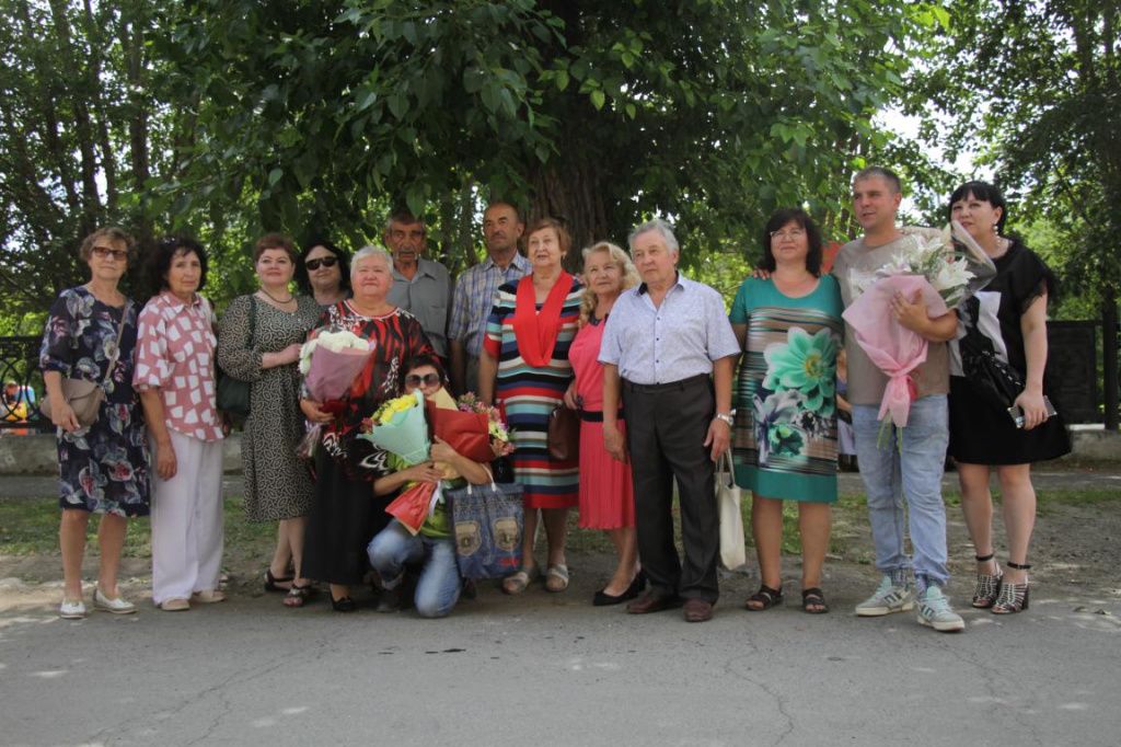 Валентину и Григория Власенко пришли поздравить родные, друзья, коллеги. Фото: Константин Бобылев, "Глобус"