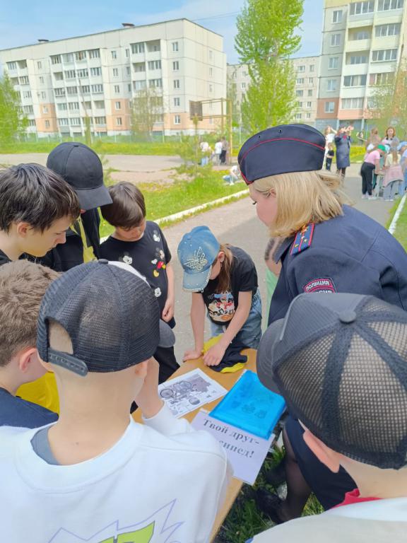 Дети повторили правила использования велосипедов и средств индивидуальной мобильности. Фото: полиция Серова Дети повторили правила использования велосипедов и средств индивидуальной мобильности. Фото: полиция Серова