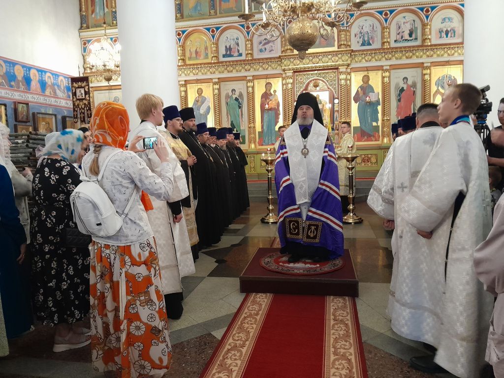 Прошу вас помолиться обо мне”. Новый владыка впервые ступил на землю севера  Свердловской области | Истории | СеровГлобус.ру