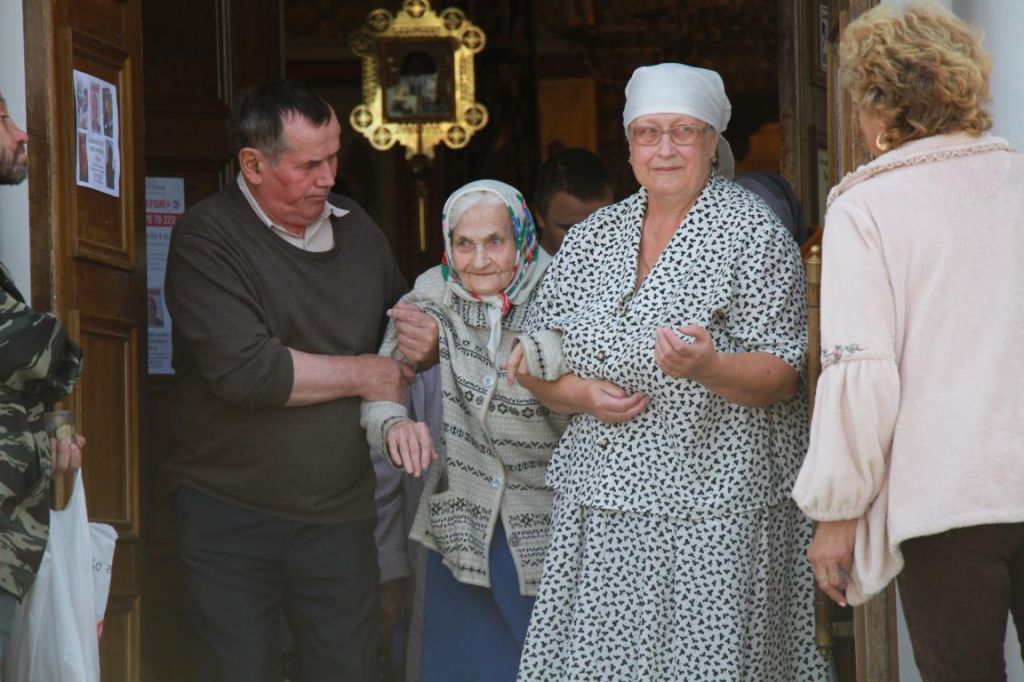 В крестном ходе приняли участие и юные, и пожилые жители города. Фото: Константин Бобылев, "Глобус"