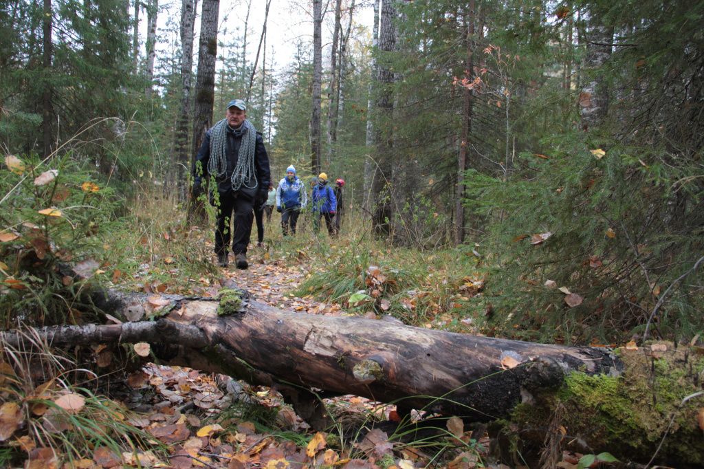 Андрей Беляев возглавлял группу желающих пройти самую длинную дистанцию. Фото: Константин Бобылев, "Глобус"