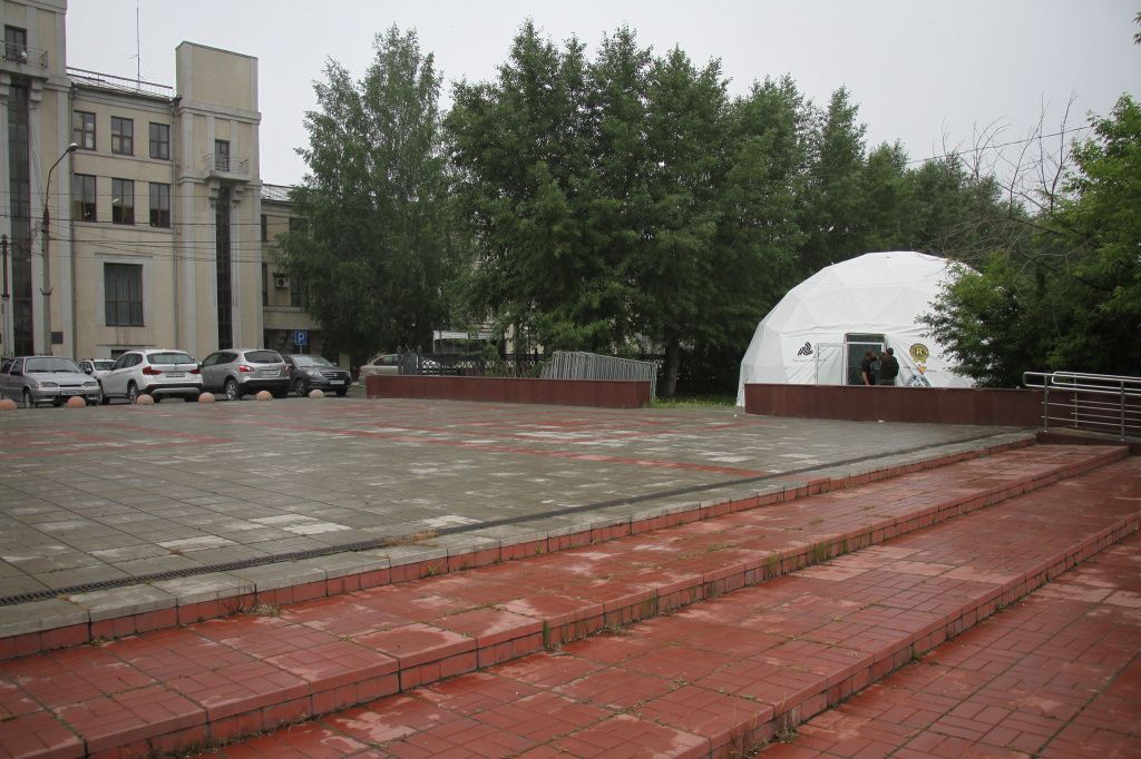 Полусферу установили в сквере ДКМ. Фото: Константин Бобылев, "Глобус"