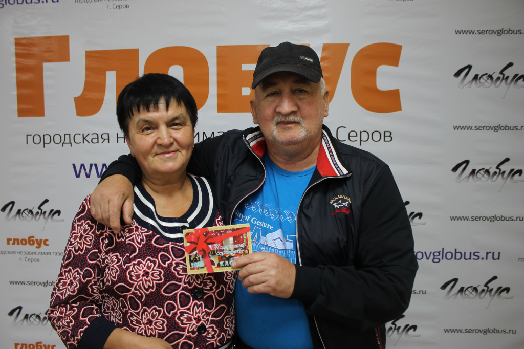 Рим Шарипов вместе с женой. Фото: Мария Чекарова, "Глобус".