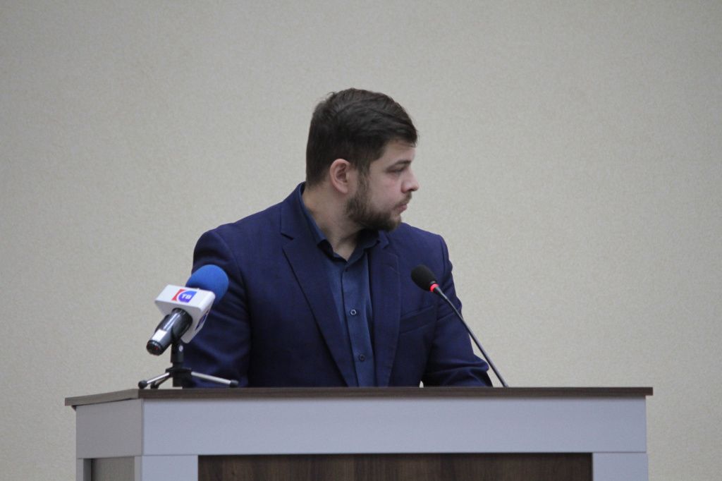 Руководитель спорткомитета Александр Вовяков рассказал о наиболее значимых спортивных событиях минувших праздников. Фото: Константин Бобылев, "Глобус"