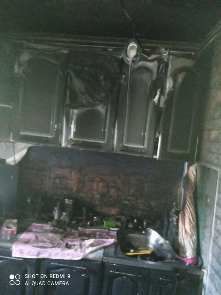 Огонь уничтожил мебель, технику. Фото: Ирина Ершова