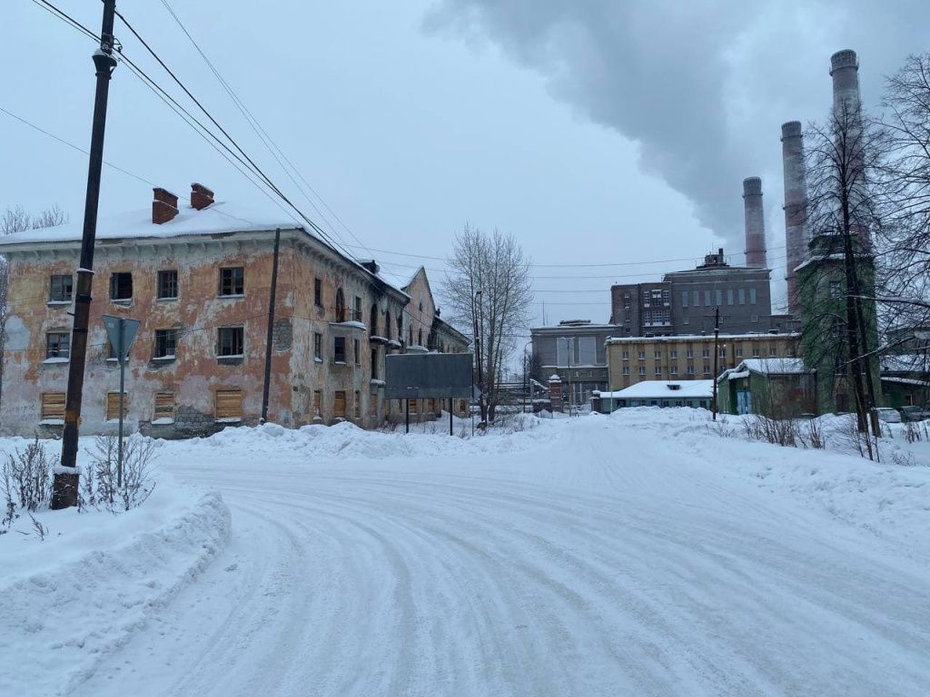 Поселок Пристанционный, как следует из названия, стоит рядом с Серовской ГРЭС. Фото: Анна Куприянова, "Глобус"