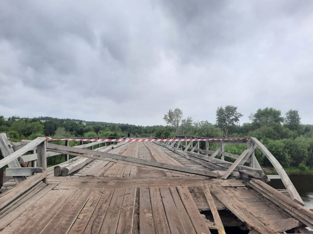 На сегодняшний день проезд по мосту перекрыт. Фото: Игорь Чудов
